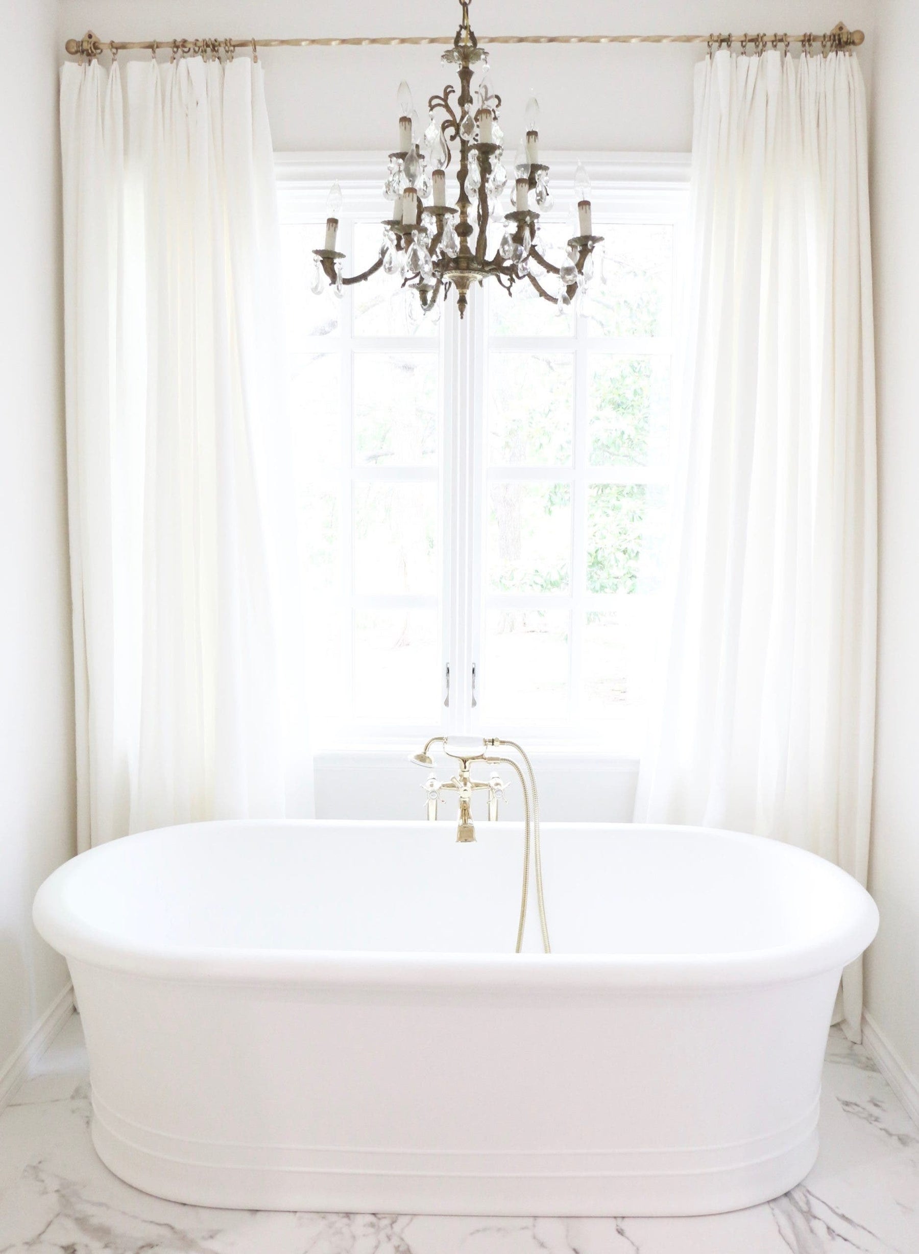 Choosing the Right Bathtub for Your Master Bathroom