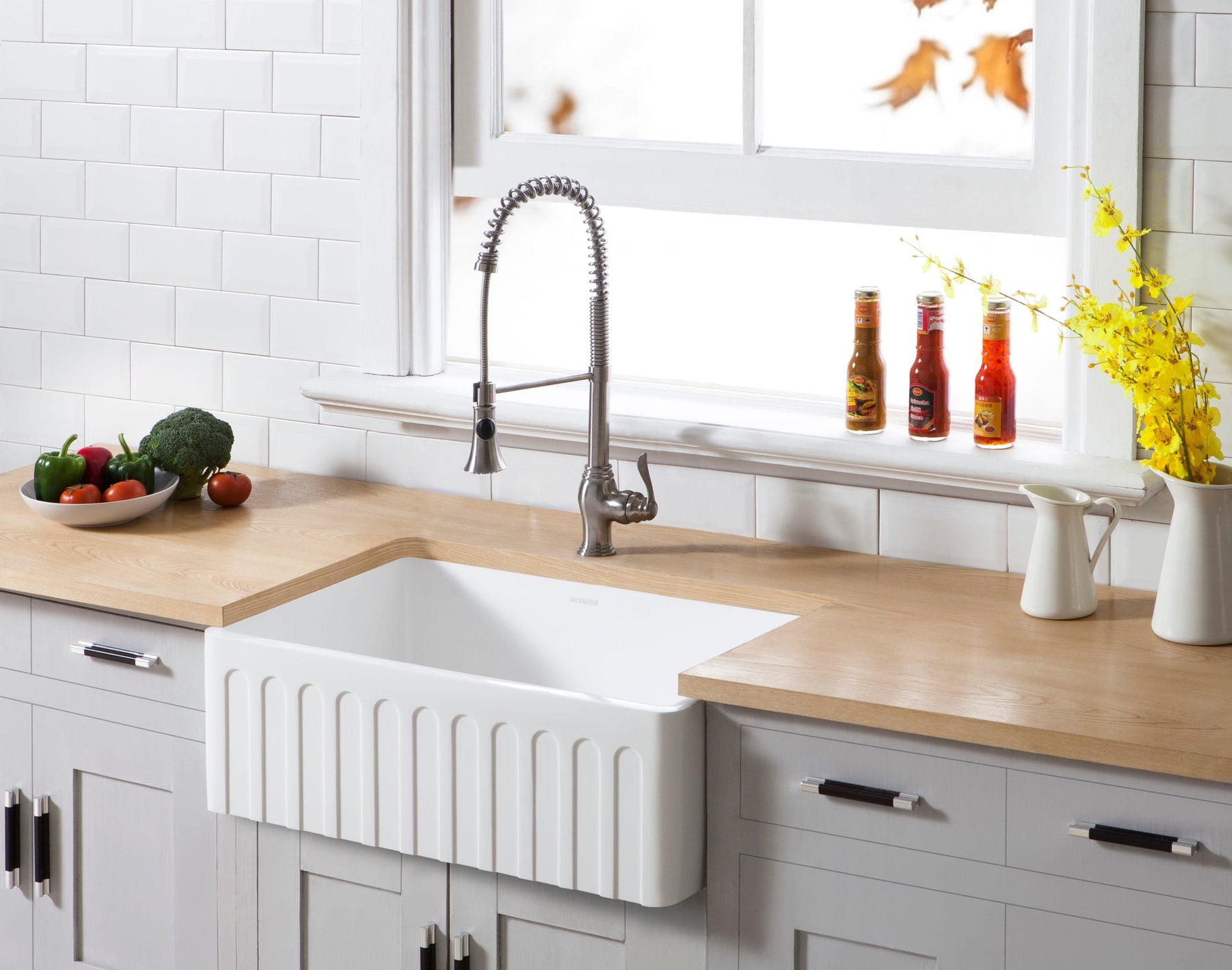 The Gourmetier Farmhouse Kitchen Sink Meshes Durability with Style, GKFA301810CD