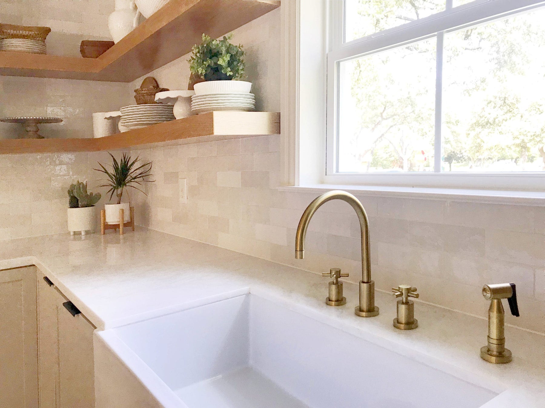 Widespread Kitchen Faucet Design