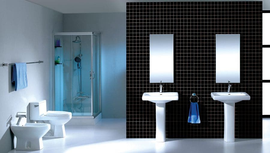 Unique ways to use mirrors in your bathroom